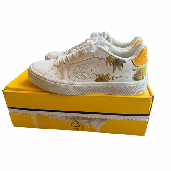 NIB Cariuma Vincent Van Gogh White Leather Sunflowers Lace-Up Sneakers - Picture 3 of 7